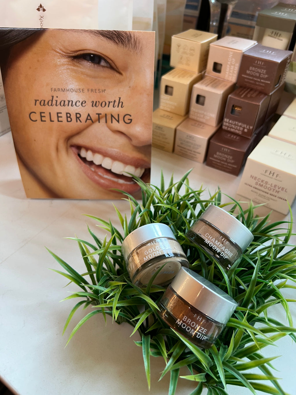 Moon Dip Iridescent Facial Mousse